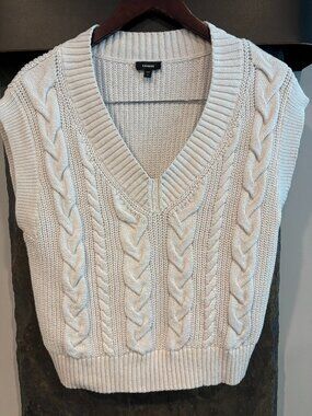 NEW w/o Tags Express Off White Sleeveless Cable Knit Sweater Vest, Medium